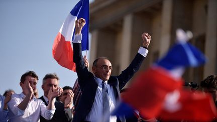 Eric Zemmour, candidat à l'élection présidentielle, lors du meeting place du Trocadéro à Paris (France) le 27 mars 2022 (JULIEN DE ROSA / AFP)