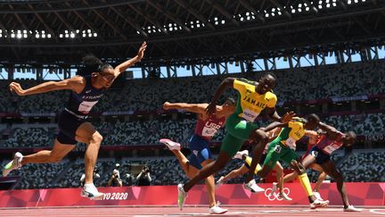 Le Français Pascal Martino-Lagarde donne tout&nbsp;lors de la finale olympique du&nbsp;110 m haies remporté, à la surprise générale, par le Jamaïcain&nbsp;Hansle Parchment, jeudi 5 août. (JEWEL SAMAD / AFP)