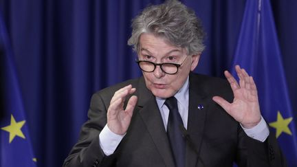 Le commissaire européen, Thierry Breton, le 25 février 2021 à Bruxelles. (OLIVIER HOSLET / POOL / AFP)