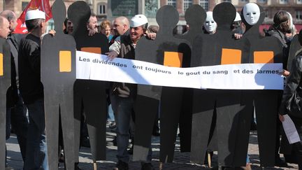 Des salari&eacute;s de France T&eacute;l&eacute;com manifestent le 22 mars 2012 &agrave; Strasbourg (Bas-Rhin) apr&egrave;s le suicide d'un coll&egrave;gue, le 8 mars. (CITIZENSIDE / ARNAUD HEMBERT)