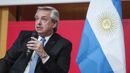 Le président argentin, Alberto Fernandez, le 5 février 2020 à Paris. (HUGO PASSARELLO LUNA / HANS LUCAS / AFP)