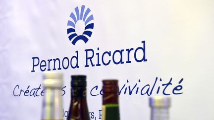 Le logo du groupe de vins et spiritueux Pernod Ricard, le 11 février 2016 à Paris. (ERIC PIERMONT / AFP)