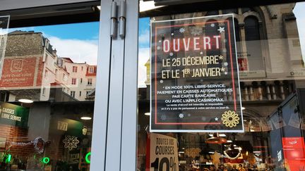 La devanture d'un magasin Casino dans le XVIe arrondissement de Paris, le 25 décembre 2019. (BENJAMIN  ILLY / FRANCE-INFO)