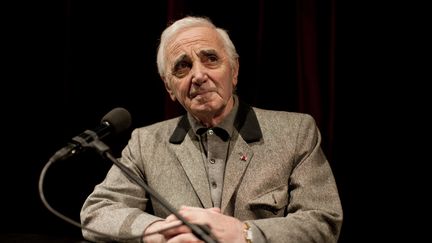 Le chanteur français Charles Aznavour lors d'un festival de littérature à Cologne (Allemagne), le 17 mars 2011. (ROLF VENNENBERND / DPA / AFP)