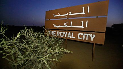 Située à 200 km au nord de Khartoum, le site antique de Méroé, capitale de l'ancien empire méroïtique, que les Soudanais désignent par le nom d’al-Bajrawiya, a été inscrit en 2003 au patrimoine mondial de l'humanité de l’Unesco. Il est constitué de la nécropole avec ses célèbres pyramides et de la cité royale composée de palais, de temples et de bâtiments administratifs. De nombreux sanctuaires ont été dégagés à l'extérieur de la cité et environ deux cents pyramides sont recensées dans les trois nécropoles. Mais à ce jour, les fouilles n'ont dévoilé qu'une infirme partie de leurs richesses.&nbsp; (ASHRAF SHAZLY / AFP)