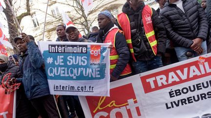 Mobilisation de travailleurs sans-papiers contre le projet de loi immigration en décembre 2023 à Paris (BRUNO LEVESQUE / MAXPPP)