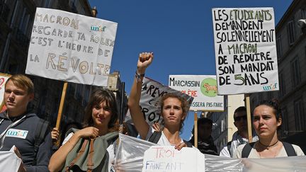 Des étudiants manifestent contre les ordonnances réformant le Code du Travail, le 21 septembre à Marseille. (BORIS HORVAT / AFP)