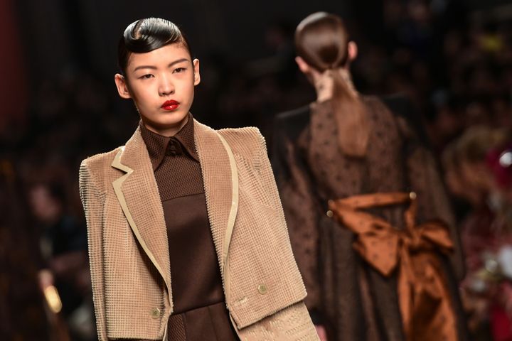 Fendi pap féminin ah 2019-20, à Milan, en février 2019
 (Miguel MEDINA / AFP)