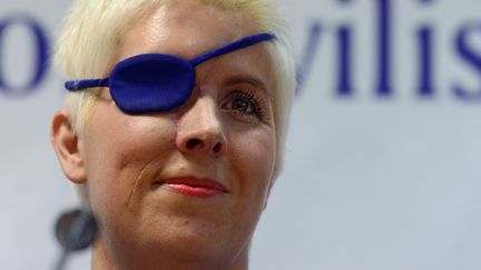 L'ex-pilote de Formule 1&nbsp;Maria de Villota, morte le vendredi 11 octobre 2013, avait fait sa premi&egrave;re apparition publique depuis son grave accident, exactement un an aupravant, le 11 octobre 2012 &agrave; Madrid (Espagne). (JAVIER SORIANO / AFP)