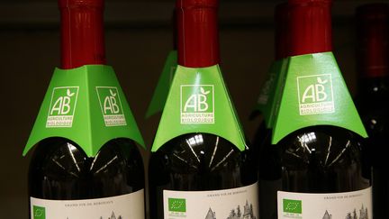 Des vins bio à la foire du vin, dans un magasin de la grande distribution, à Marseille. (VALERIE VREL / MAXPPP)