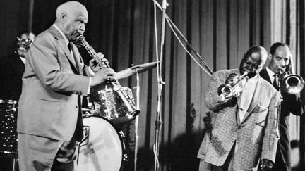 Sidney Bechet et Teddy Buckner au festival de Jazz de Cannes en 1958
 (UPI / AFP)