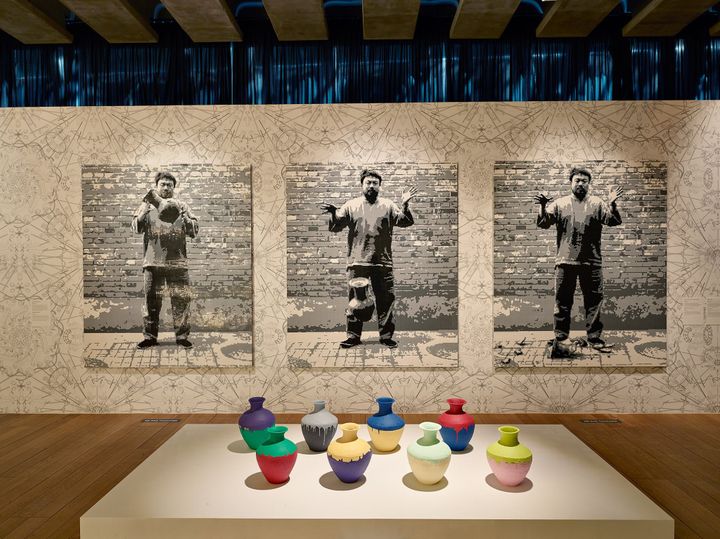 Dropping a Han Dynasty Urn 2015&nbsp;/&nbsp;Ai Weiwei, scénographie Cecile Degos juin 2018 Mucem&nbsp; (© Francois Deladerriere)