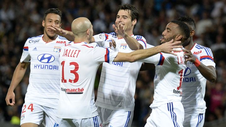 Yoann Gourcuff f&ecirc;te son second but contre Montpellier. (JEAN-PHILIPPE KSIAZEK / AFP)