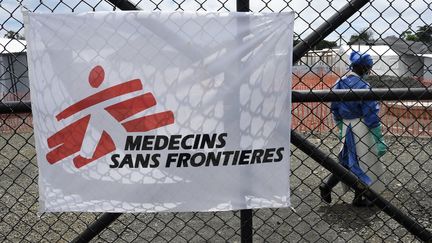 Un centre de soin Médecins sans frontières contre le virus Ebola au Libéria, le 3 octobre 2014. (PASCAL GUYOT / AFP)