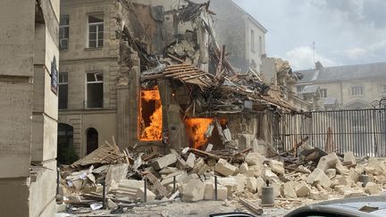 L'immeuble du 277, rue Saint-Jacques après l'explosion mercredi 21 juin. (GREGORY CUSTO / AFP)