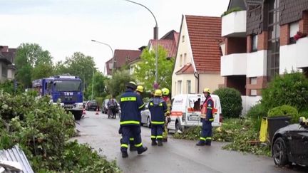 Allemagne : une tornade a semé le chaos dans l'ouest du pays (FRANCEINFO)