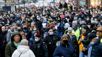 Les participants à une manifestation pour la libération d'Alexeï Navalny, le 21 avril 2021 à Moscou. (SEFA KARACAN / ANADOLU AGENCY / AFP)