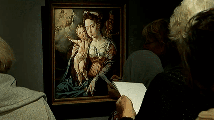 Les visiteurs du RIJKS Museum à Amsterdam dessinent les oeuvres exposées.
 (France3/Culturebox)