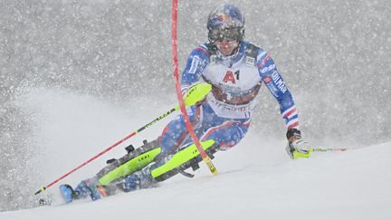 Clément Noël lors de la première manche de slalom à Kitzbühel le samedi 22 janvier. (JOE KLAMAR / AFP)