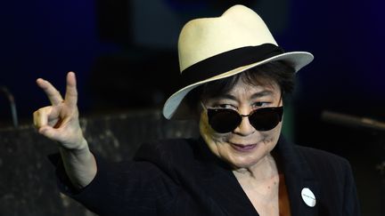 L'artiste Yoko Ono lors du lancement d'un projet de l'Unicef, mardi 24 juillet 2018 à New York (Etats-Unis). (JEWEL SAMAD / AFP)