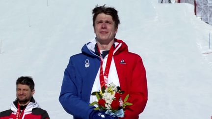 À seulement 24 ans, Clément Noël a offert à la France une médaille d’or en slalom, la première depuis seize ans en ski alpin. Une performance, du grand spectacle et beaucoup d’émotions.&nbsp; (FRANCE 3)