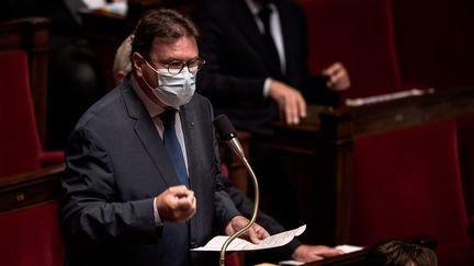 Le député LR Philippe Gosselin lors d'une séance hebdomadaire à l'Assemblée Nationale le 21 septembre 2021. (ARTHUR NICHOLAS ORCHARD / HANS LUCAS)