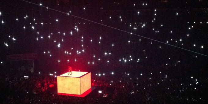 Kanye West, sur son cube rétractable à Bercy.
 (Culturebox)