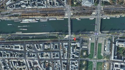 Le quai d'Orsay, art&egrave;re la plus ch&egrave;re de Paris, s'&eacute;tire le long de la Seine, et croise notamment l'esplanade des Invalides. ( GOOGLE MAPS / FRANCETV INFO )