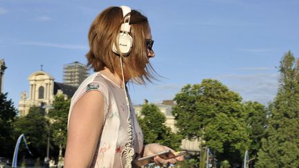 Jeune femme au casque, Paris 2017
 (SERGE ATTAL / ONLY FRANCE)