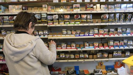 Un bureau de tabac à Beauvallon (Drôme), le 7 novembre 2017. (CHRISTOPHE ESTASSY / CROWDSPARK / AFP)