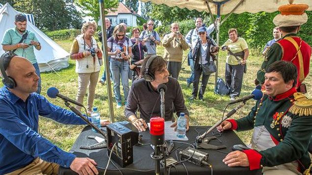 &nbsp; (Thomas Snegaroff, Ersin Leibowitch et Napoléon sur le champ de bataille © Radio France / Matthieu Mondoloni)