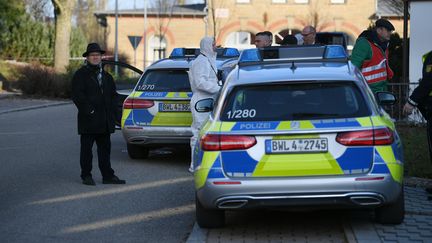 La police allemande&nbsp;est intervenue dans la ville de Rot am See, dans le sud-ouest de l'Allemagne, où a eu lieu une fusillade vendredi 24 janvier 2020. (SEBASTIAN GOLLNOW / DPA / AFP)