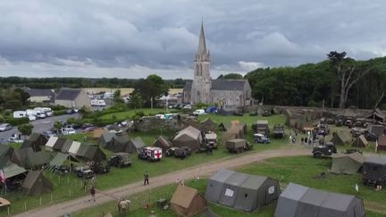 Alors que les commémorations des 80 ans du Débarquement du 6 juin 1944 viennent d'être lancées, des milliers de visiteurs se pressent déjà en Normandie pour ne rien manquer de ce moment historique. (France 2)