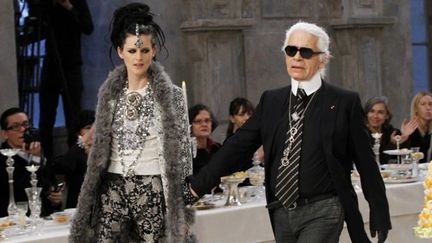 Karl Lagerfeld au défilé des métiers d&#039;Art Paris-Bombay en décembre 2011
 (F.Guillot. AFP)