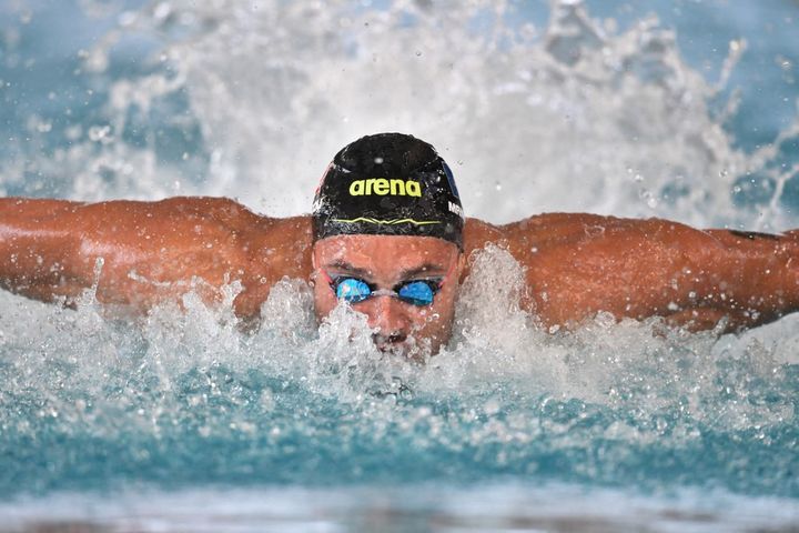 Le médaillé d'or de Londres 2012, Le français Florent Manaudou, vainqueur du 50 mètres nage libre à Marseille le 19 mars 2021, lors de la finale de l'événement 'FFN Golden Tour'. Il&nbsp;sera la tête d'affiche de la natation française à Tokyo&nbsp;cet été.&nbsp; (STEPHANE KEMPINAIRE / KMSP / AFP)