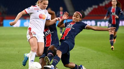  Eugenie Le Sommer et Nadia Nadim (FRANCK FIFE / AFP)