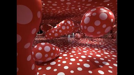 Yayoi Kusama, Dots Obsession, Infinity Mirrored Room, 1998
 (Centre Pompidou, P. Migeat, Paris, 2011)