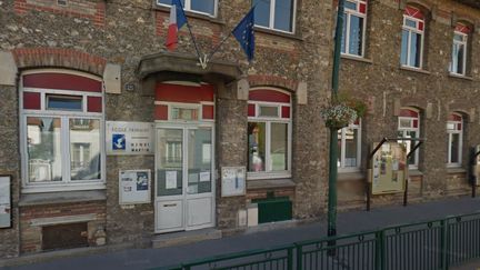 La nounou est repartie de l'&eacute;cole Henri-Martin &agrave; Colombes (Hauts-de-Seine) avec un enfant qu'elle ne gardait pas, le 9 septembre 2013. ( GOOGLE MAPS / FRANCETV INFO )