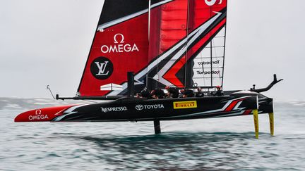 "Emirates Team New Zealand" lors de la 4e édition de la Coupe Louis-Vuitton, en juillet 2017. (CHRISTOPHE FAVREAU / DPPI)