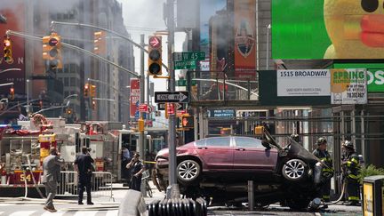 La voiture qui a renversé des piétons sur l'emblématique place de Times Square, à New York, le 18 mai 2017. (DREW ANGERER / GETTY IMAGES NORTH AMERICA / AFP)