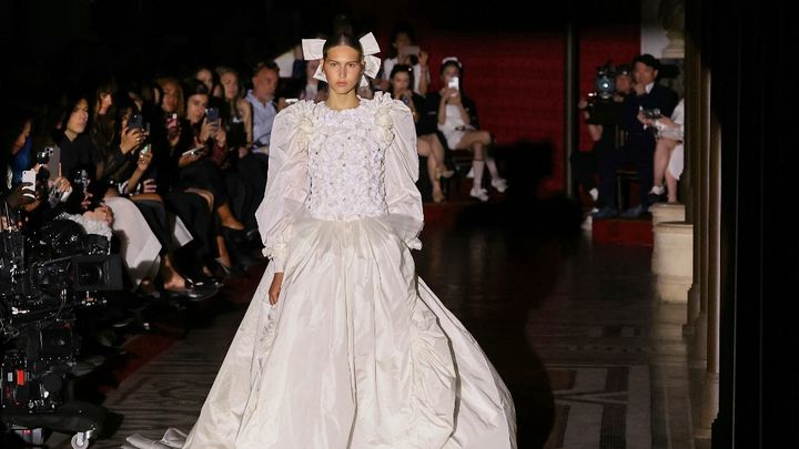 Collection Chanel haute couture automne-hiver 2024-25 au Palais Garnier (Opéra national de Paris), le 25 juin 2024. (ALAIN JOCARD / AFP)