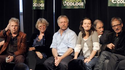 De g. &agrave; dr.,&nbsp;Daniel Cohn-Bendit, Eva Joly, Jos&eacute; Bov&eacute;, C&eacute;cile Duflot, No&euml;l Mam&egrave;re et Jean-Paul Besset, &agrave; Paris le 5 juin 2009. (STEPHANE DE SAKUTIN / AFP PHOTO)