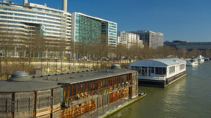 L’Adamant, une péniche qui accueille un hôpital psychiatrique, dans le 12e arrondissement de Paris, le 17 aout 2022. (THIERRY GRUN / ONLY FRANCE)