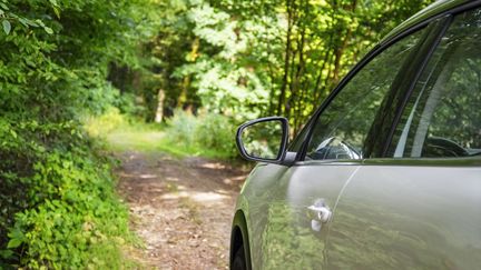 Selon une étude de l’Autorité de la qualité de service dans les transports (AQST) publiée le 7 août 2019, en zone rurale, les trajets sont cinq fois plus longs en transports en commun qu'en voiture.&nbsp;&nbsp; (KLAUS OHLENSCHLGER / PICTURE ALLIANCE / AFP)