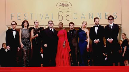 Ethan Coen, Sophie Marceau, Rossy de Palma,Guillermo Del Toro, Rokia Traore, Xavier Dolan, Sienna Miller, Jake Gyllenhaal et Joel Coen, les jurés du 68e Festival au grand complet sur les marches du Palais des festivals.
 (Cironneau/AP/SIPA)