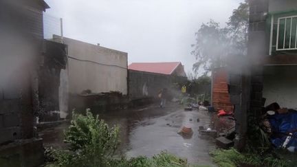 Cyclone Batsirai : le témoignage de deux rescapés emportés par les éléments (FRANCE 2)