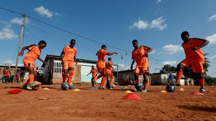 Séance d'entraînement à la Rails Football Academy, le 2 mai 2019. (ZOHRA BENSEMRA/ REUTERS)