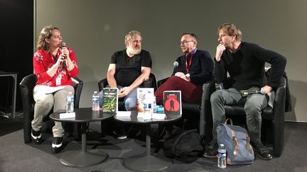 Les écrivains Vincent Villeminot, Jérôme Leroy et Guillaume&nbsp;Guiraud, rencontre "Et après", Salon du livre jeunesse de Montreuil 29 novembre 2019 (Laurence Houot / franceinfo Culture)