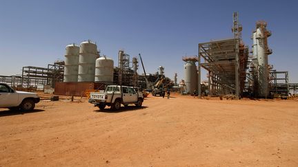 Le site gazier d'In Amenas, dans le sud de l'Alg&eacute;rie, o&ugrave; des jihadistes ont pris plusieurs dizaines de personnes en otage, le 16 janvier 2013. (KJETIL ALSVIK / STATOIL / AFP)