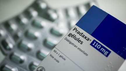 Le Pradaxa, anticoagulant commercialis&eacute; par le laboratoire&nbsp;Boehringer Ingelheim, &agrave; l'origine de la plainte de des familles de quatre victimes fran&ccedil;aises, le 8 octobre 2013. ( MAXPPP)